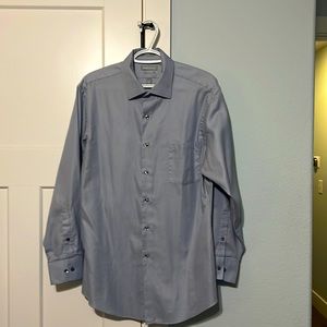 Men’s VanHeusen button down shirt. Good condition, size 16 32/33.